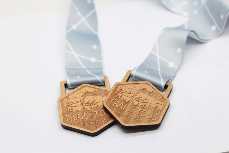 médailles en bois personnalisées