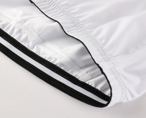 zoom finition de veste cycliste