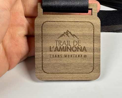 médaille en bois trail personnalisable