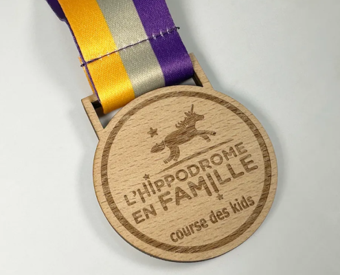 médaille en bois de hêtre personnalisée